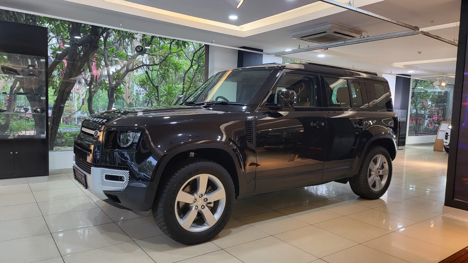 Rent Defender in India with Driver